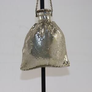 Whiting & Davis Vintage 1930's Silver Mesh Wristlet w/ Expanding Top Beggars Bag